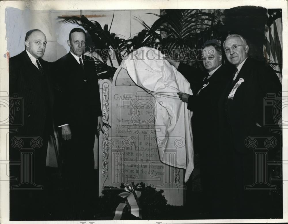 1941 Press Photo Rev. Macauley, Carabelli and Mayor Edward Blythin - Historic Images