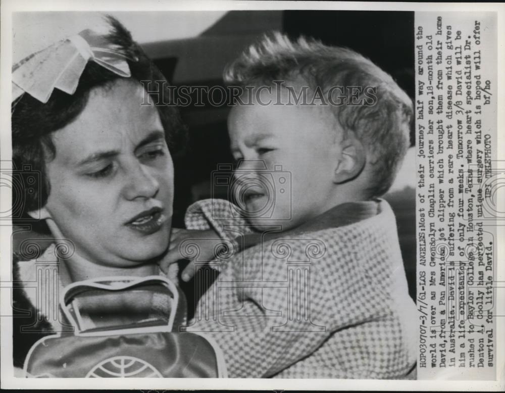 1961 Press Photo LA Calif Mrs Gwendolyn Chaplin &amp; baby David for operation - Historic Images