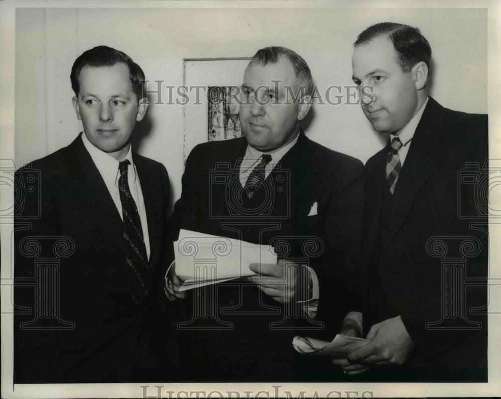 1940 Press Photo Charles Hardy Jr &amp; Hardy Sr on Trial for Misusing Union Dues - Historic Images