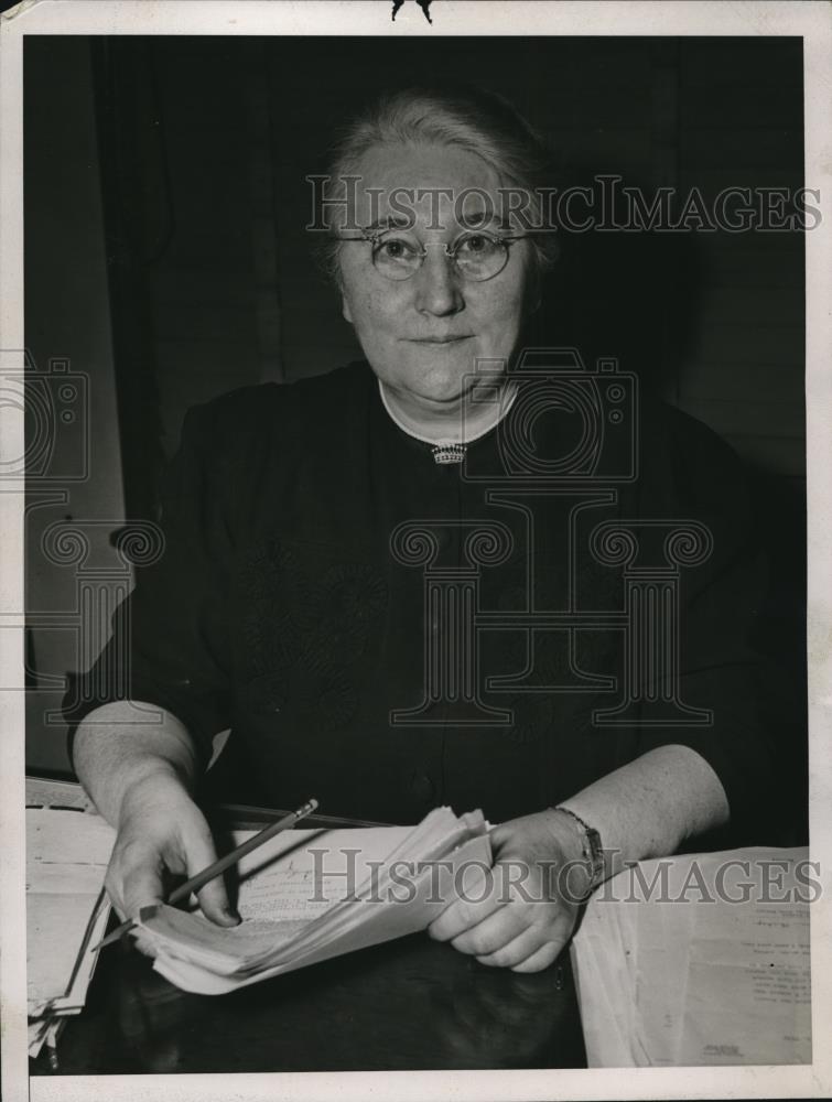 1943 Press Photo Gertrude Warren writer - Historic Images