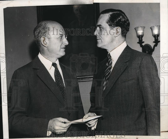 1939 Press Photo Henry Morgenthau recieves $160,693. from Gov. of Finland - Historic Images