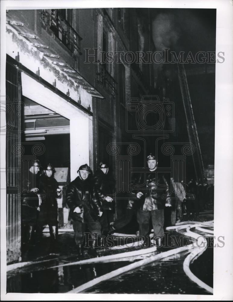 1961 Press Photo Paris France Fire Dept - Historic Images