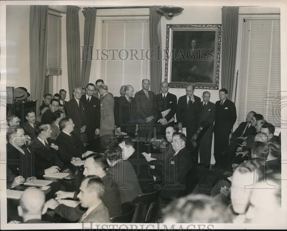 1940 Press Photo Aviation Industry Leaders Met Army, Navy and Treasury Officials - Historic Images