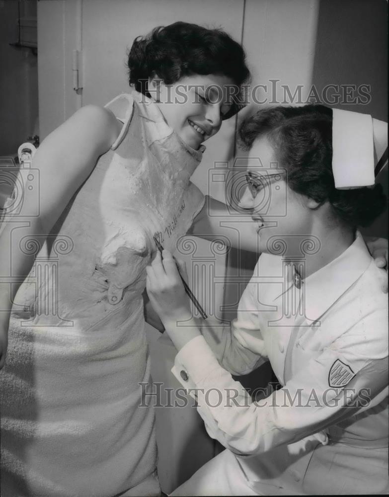 1955 Press Photo Anita Jean Sigler with Nurse Mary Wilburn signing her cast - Historic Images