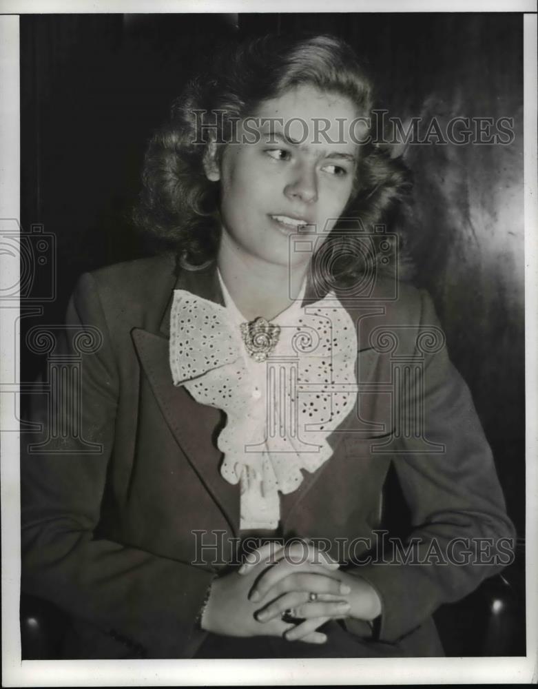 1943 Press Photo Aurelea Christen, Bond Speaker from Canton, Ohio - Historic Images