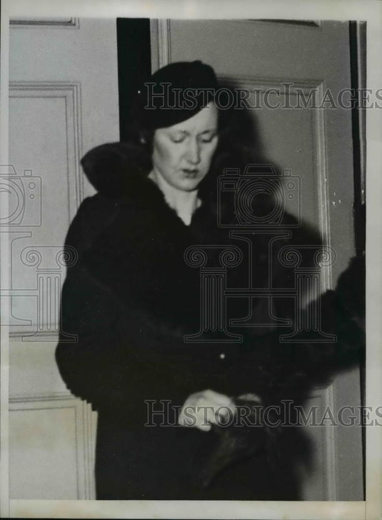 1934 Press Photo Florence Calleher candy store clerk at Wash DC murder trial - Historic Images