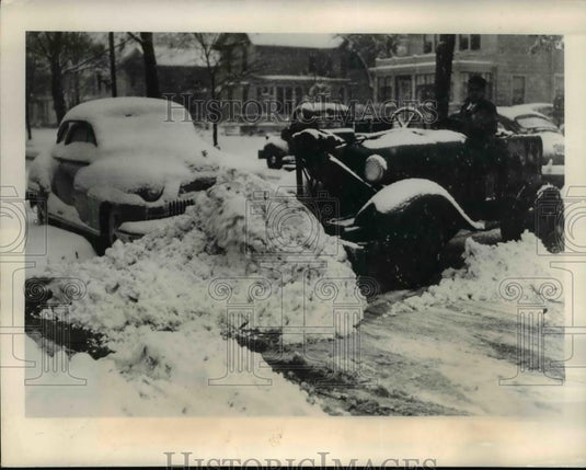 1948 Press Photo Sheridan A. Waite Uses Snowplow on First Snow in Hamburg, NY - Historic Images