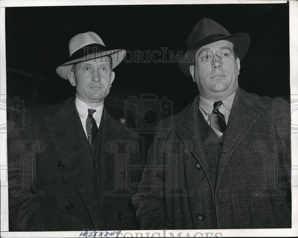 1940 Press Photo Regional Director L.H.Michener and R.J.Thomas, pres. of union - Historic Images