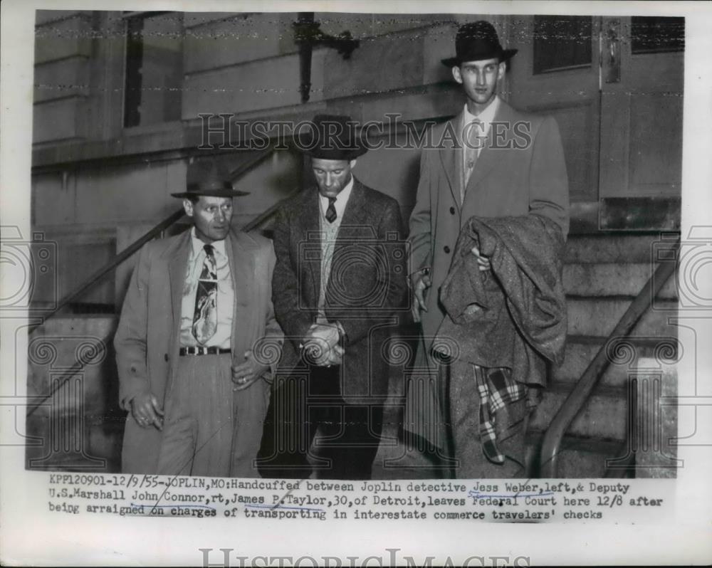 1955 Press Photo Jess Weber with Deputy John Connor and James Taylor - Historic Images