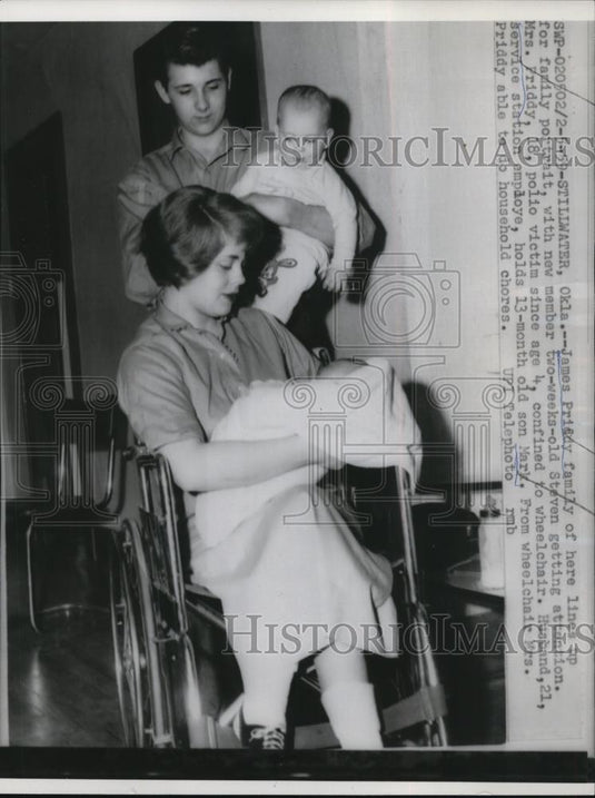 1959 Press Photo James Priddy and his wife with their children Steven and Mark - Historic Images
