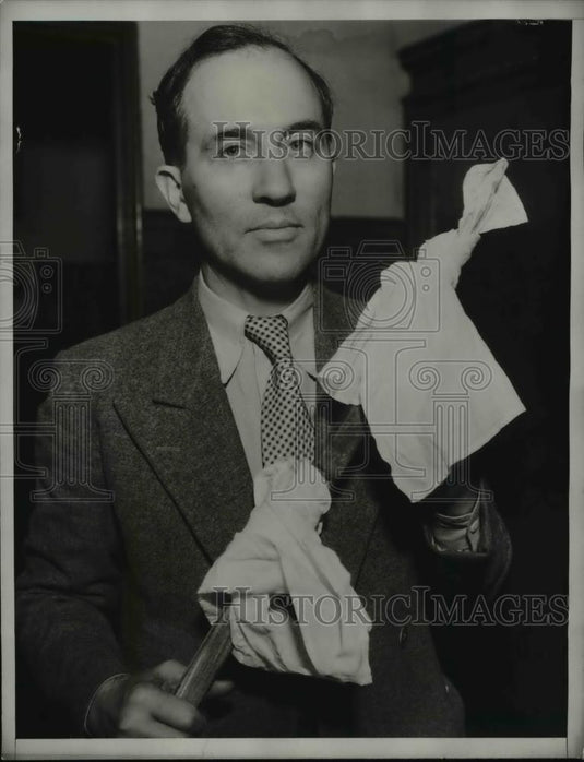 1934 Press Photo E.W.Watson, sec. to Capt. William Bright of Sheriff's office - Historic Images