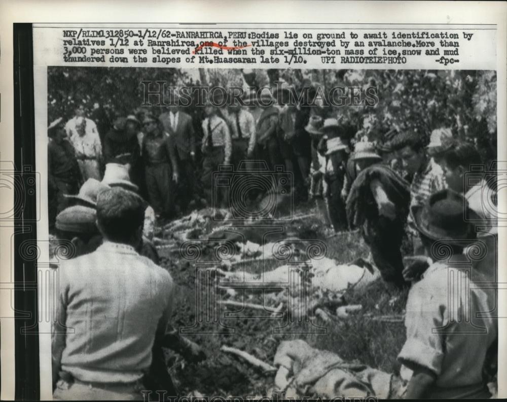 1962 Press Photo The victims from a village in Ranrahirca avalanche - Historic Images