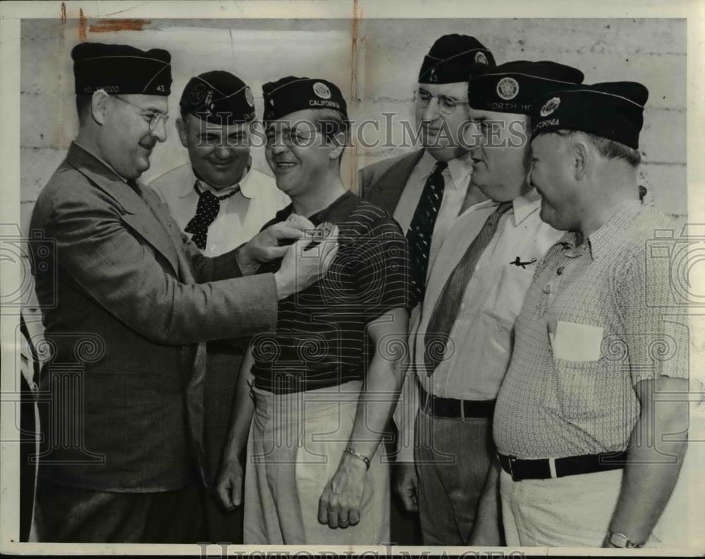 1938 Press Photo Badges for the 500 Legionnaire members of Police &amp; Fire Dept. - Historic Images