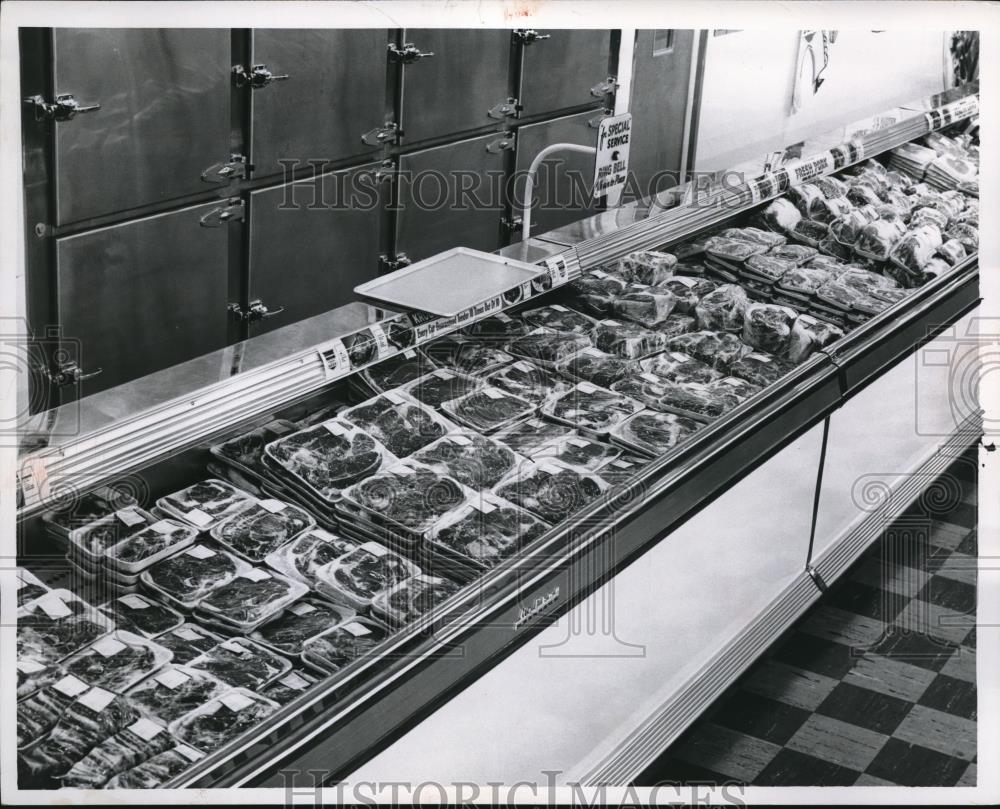 1957 Press Photo of a Kroger grocery store meat dept. - Historic Images