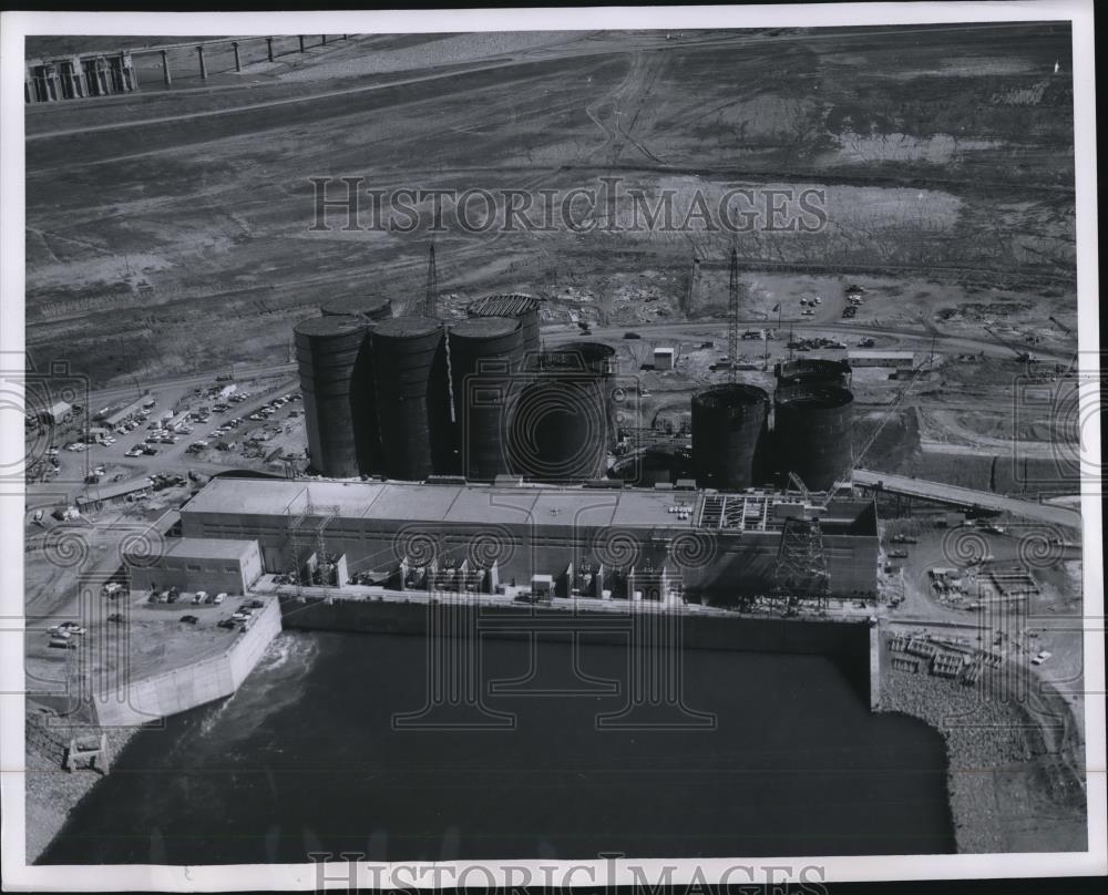 1962 Press Photo Aerial view of Oahe Dam ^ Resevoir powerhouse - Historic Images