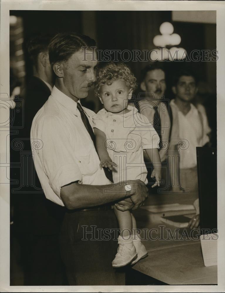 1933 Press Photo H.F. McKee, Son Harold in Court - Historic Images