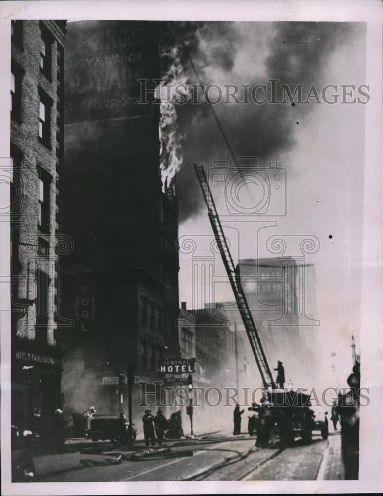 1935 Press Photo Fire Threatens Business District in Pittsburgh - Historic Images