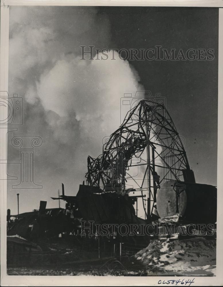 1940 Press Photo Bay City Mich deep oil well wrecked by an explosion - Historic Images
