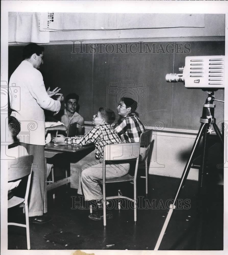 1956 Press Photo David Purpel Harvard Research Assistant, Newton, Mass. - Historic Images