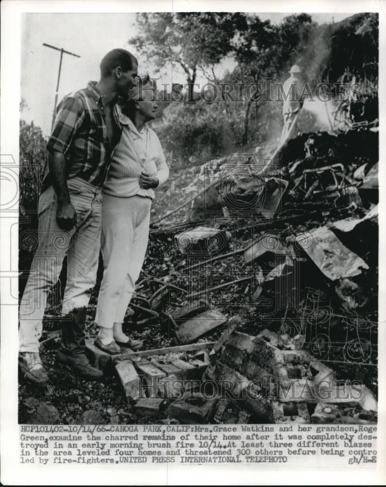 1966 Press Photo Mrs. Grace Watkins and grandson examine remains of their home - Historic Images