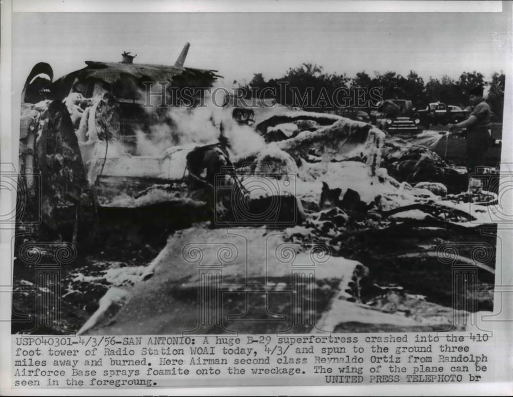 1956 Press Photo B-29 Superfortress crashes into 410 foot tower of Radio Station - Historic Images