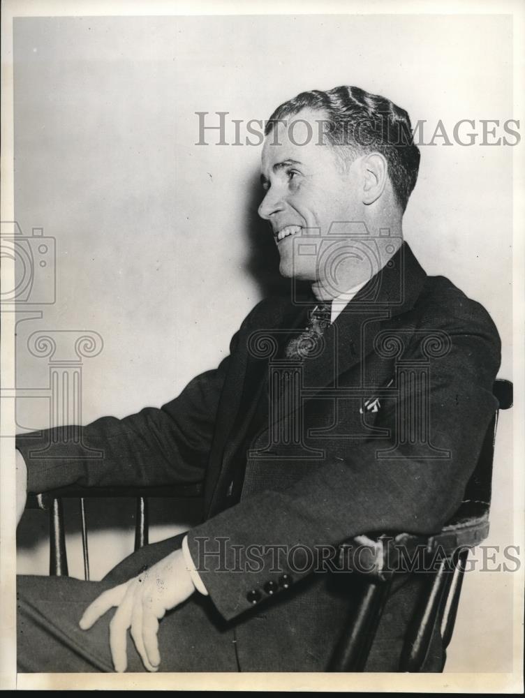 1935 Press Photo Frank Rossiter,promotion man at Hunterdon County Court - Historic Images