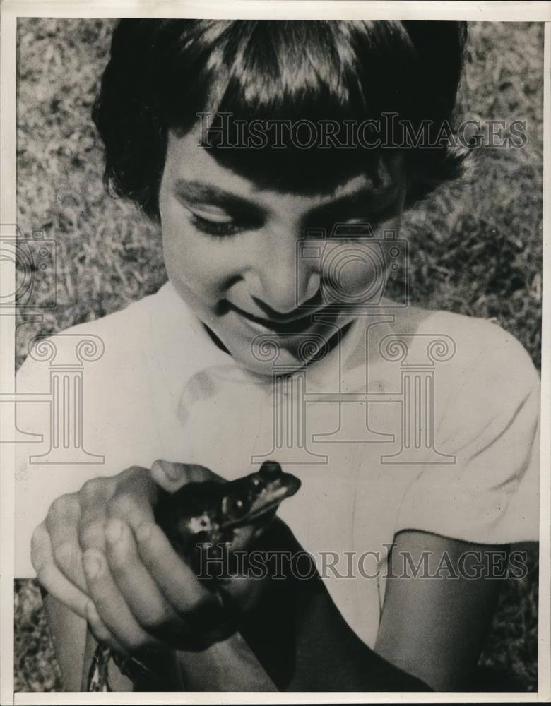 1937 Press Photo Youngster In Children&#39;s Camp Hancock Vermont - Historic Images