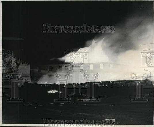 1938 Press Photo The warehouses and bottling plant's wreckage after the fire - Historic Images
