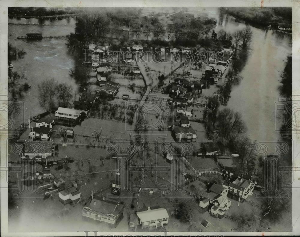 1933 Press Photo An aerial view of the inundated Shepperton and Egham, England - Historic Images