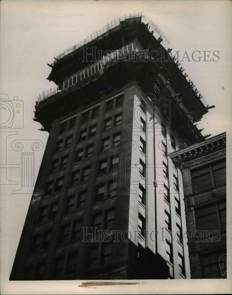 Press Photo The tall building of the bank - Historic Images