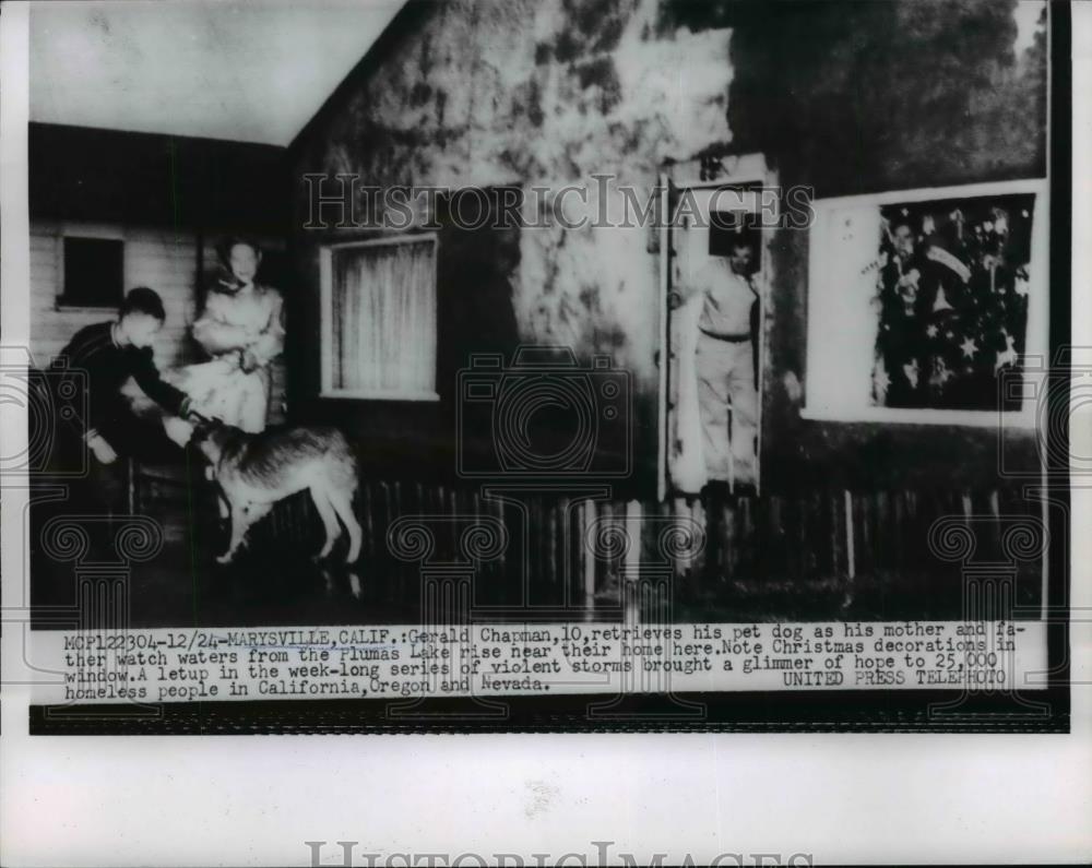 1955 Press Photo Gerald Chapman Retrieves Dog During Christmas in CA - Historic Images