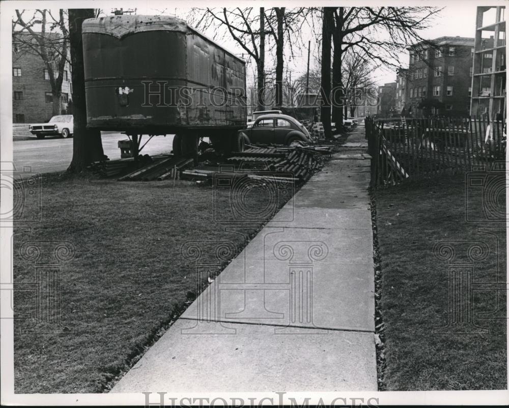 1965 Press Photo of construction on apartments in Cleveland. - Historic Images