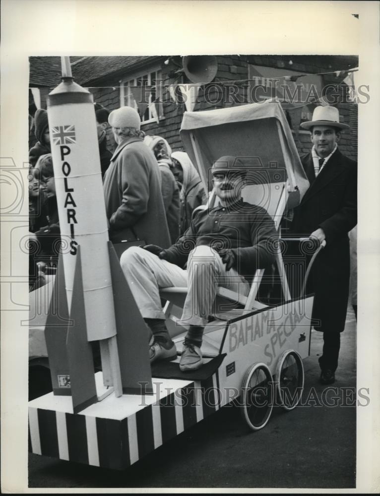 1963 Press Photo Annual Pram Race in Pagham, England - Historic Images