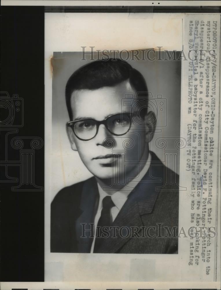 1962 Press Photo Commissioner David Pottinger - Historic Images