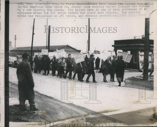 1949 Press Photo American Zinc Oxide Co. Picket Line - Historic Images