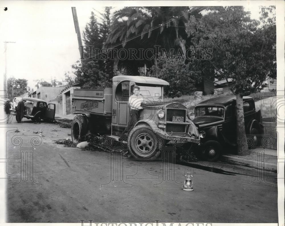 1936 Press Photo La Calif truck crashed into &amp; killed B Hurlbert age 5 - Historic Images