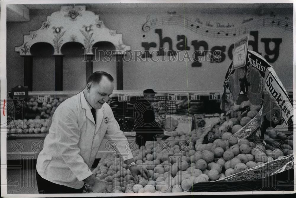 1969 Press Photo Produce Section in Pick-n-pay - Historic Images