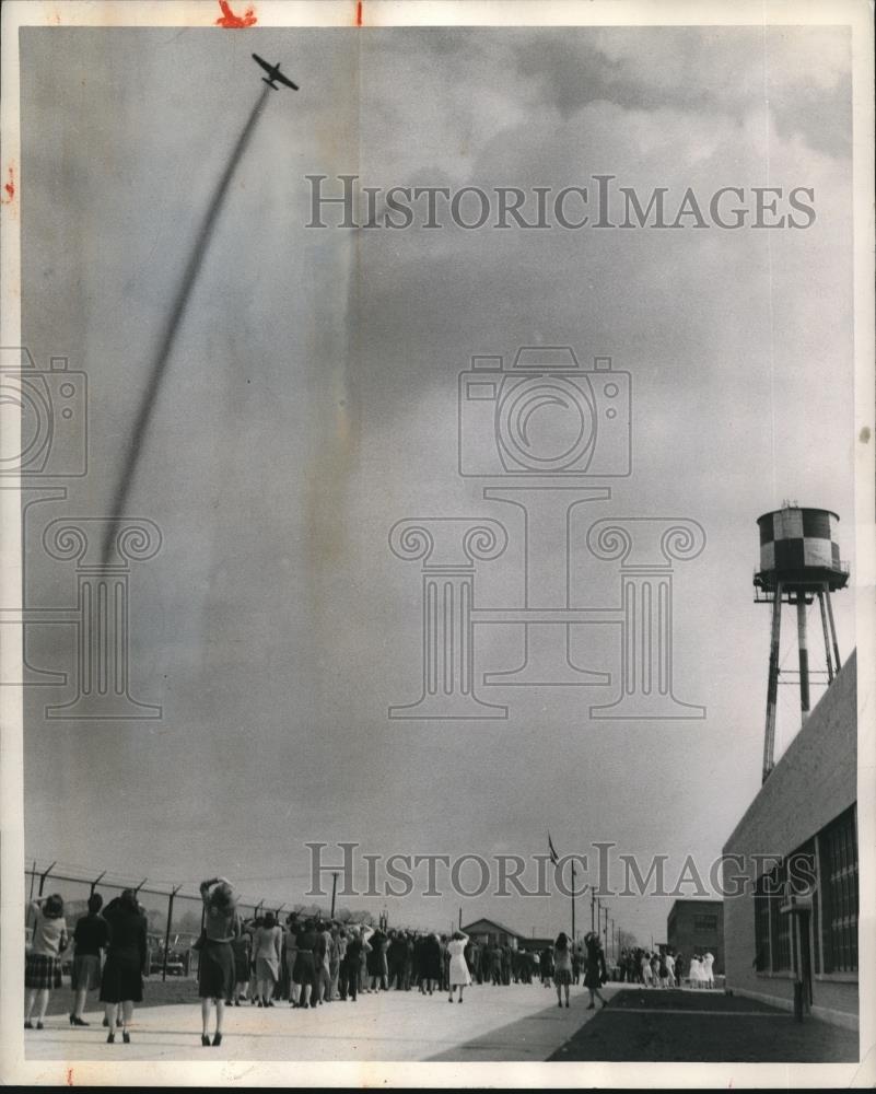 1945 Press Photo General Electric Start Mass Production of Jet Engine - Historic Images