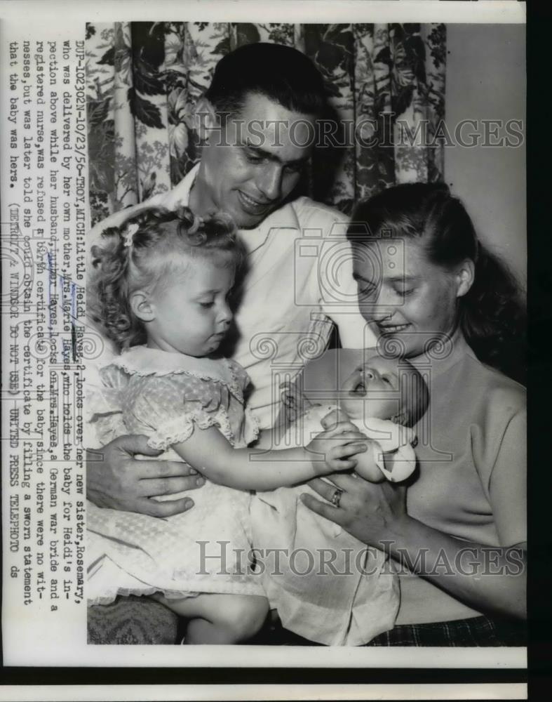 1956 Press Photo Marie Hayes, Baby Daughter Heidi Refused Birth Certificate - Historic Images