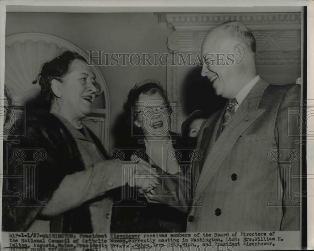 1954 Press Photo Wash DC President Eisenhower, Catholic Women Mrs Dalton - Historic Images