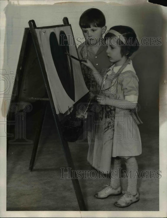 1933 Press Photo Rees Davis & Mary Ann Amick make Valentines - Historic Images