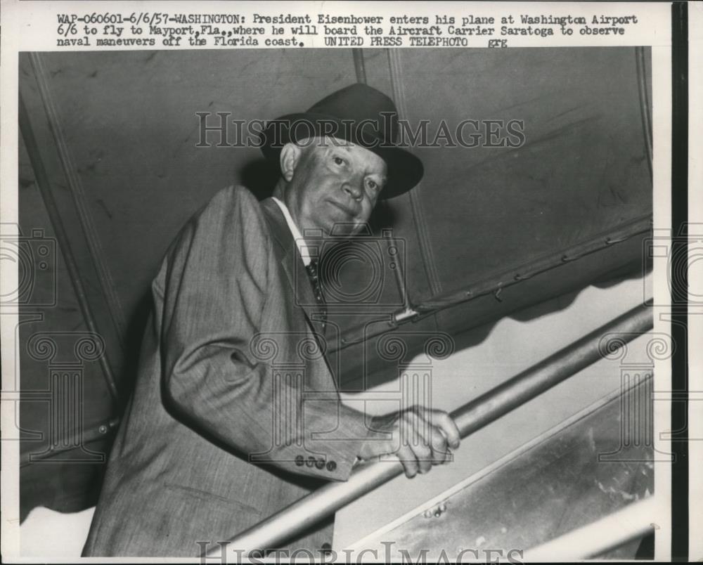 1957 Press Photo President Dwight D. Eisenhower Boards Plane, Washington Airport - Historic Images