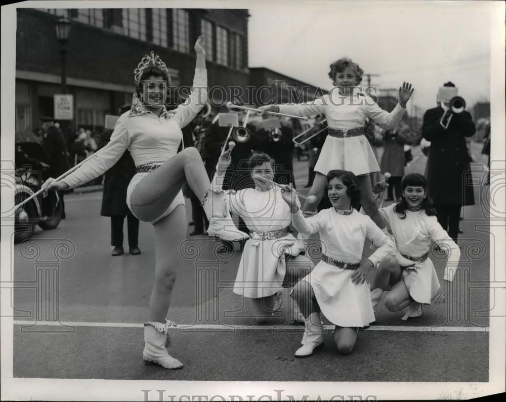 1953 Press Photo Marlene Hamblin &amp; her high steppers at Press Christmas Parade - Historic Images