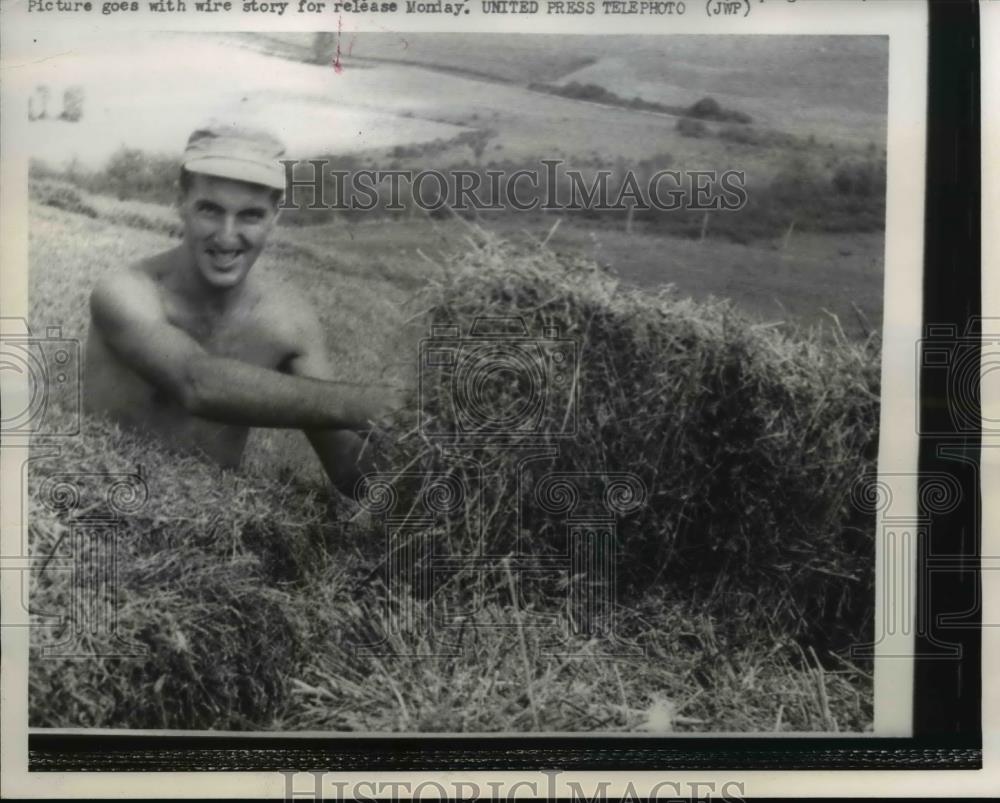 1937 Press Photo A man working to stack bales of hay - Historic Images