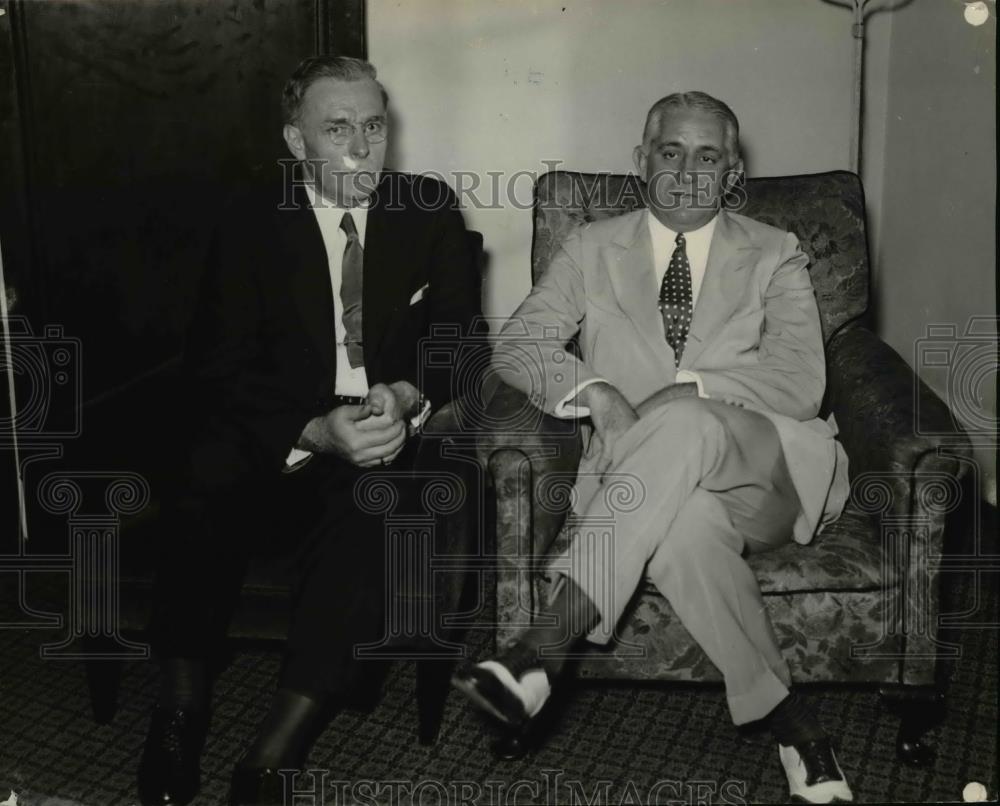 1933 Press Photo Philadelphia Police Capt. Joseph Le Strange, Jose Emilio Obugon - Historic Images