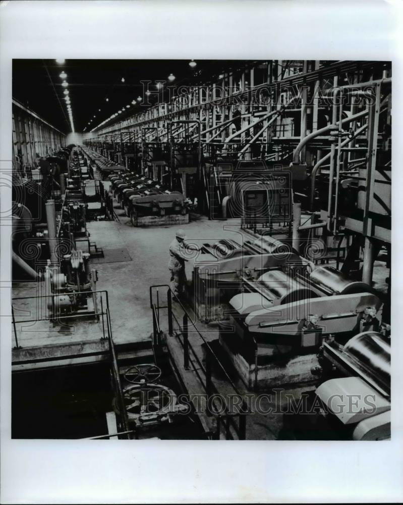 Press Photo Reserve mining plant factory floor for production - Historic Images