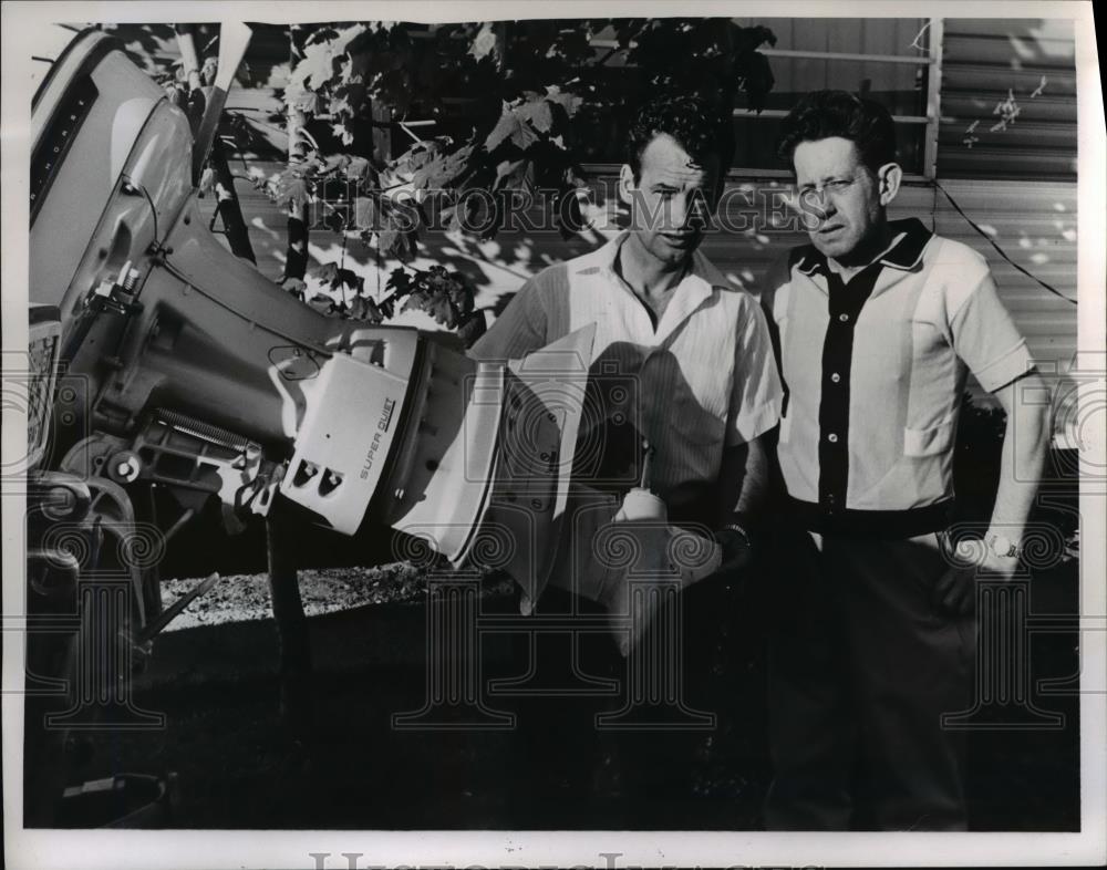 1967 Press Photo John Egan and Dennis Chategrey of Willoughby - Historic Images