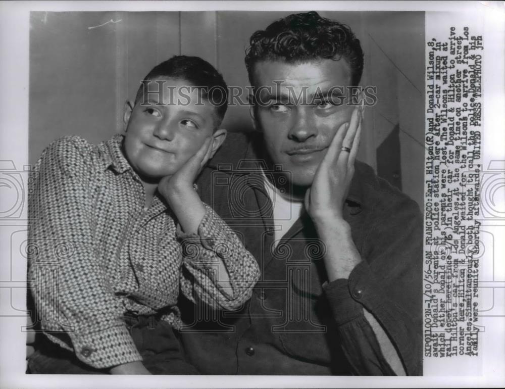 1956 Press Photo Earl Hilton and Donald Wilson await for parents - Historic Images