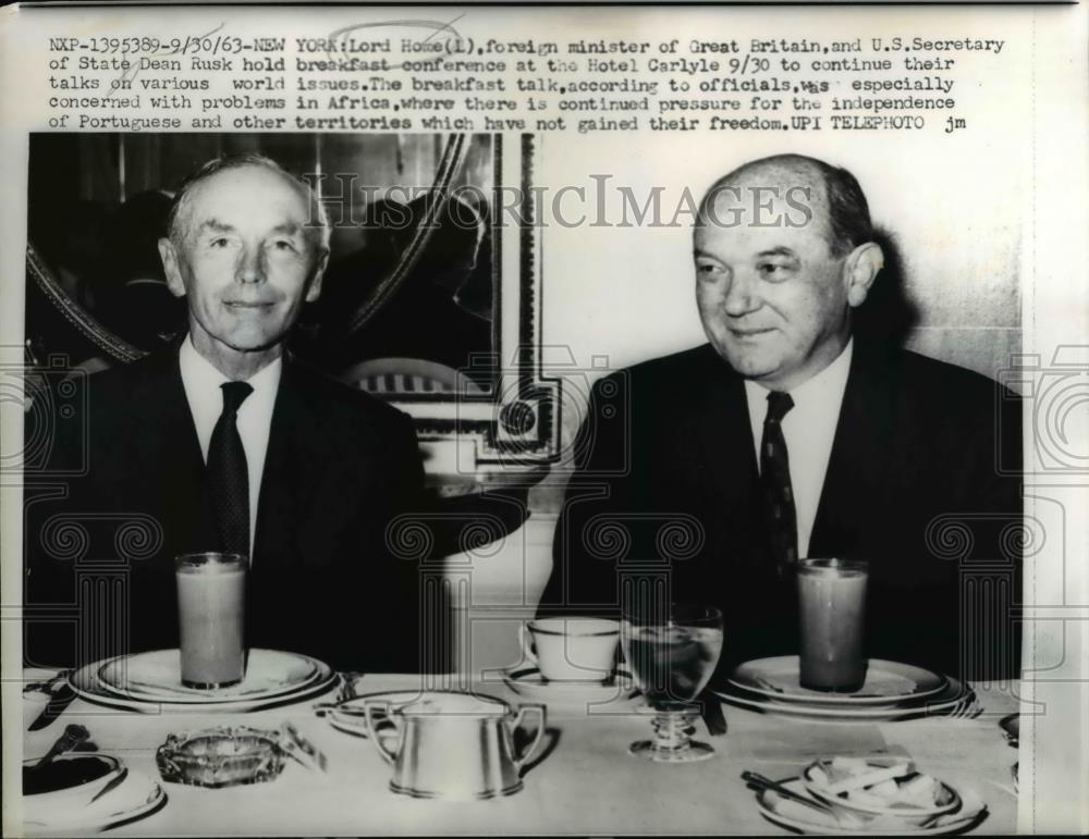 1963 Press Photo Lord Home and Dean Rusk hold breakfast conference at Hotel - Historic Images