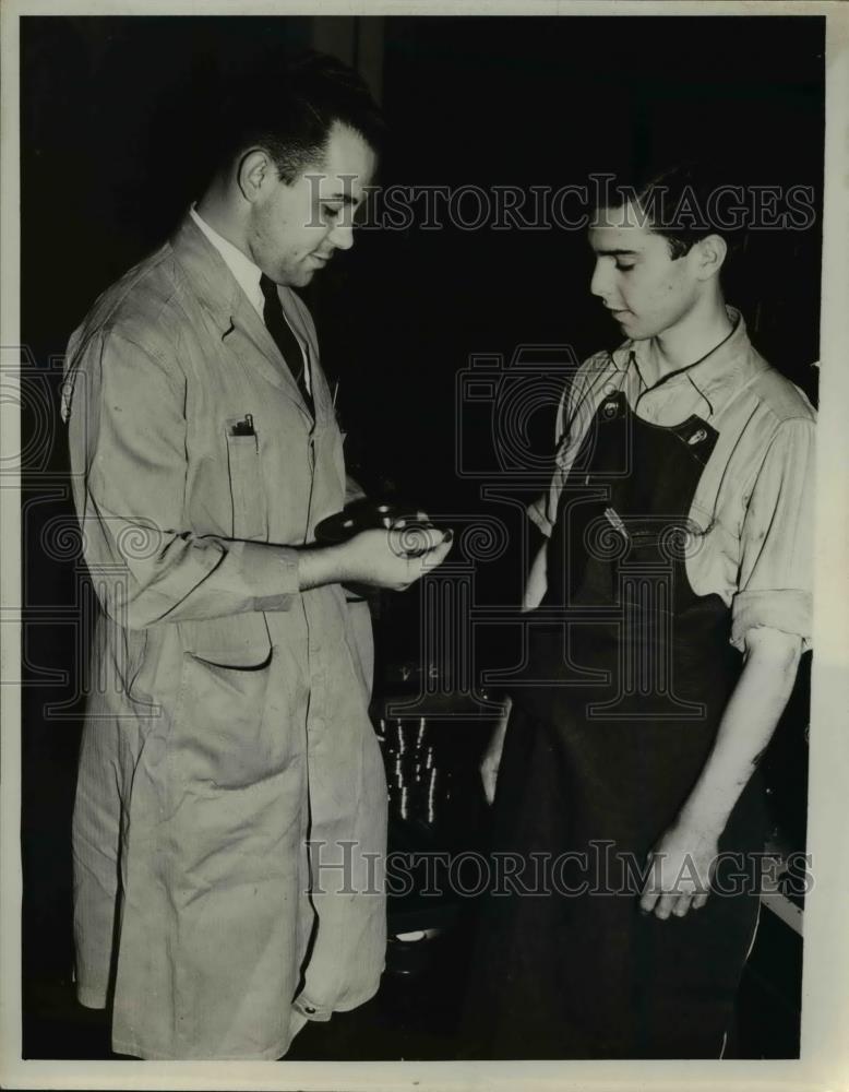 1941 Press Photo Warner &amp; Swasey Co John Alton, Ferdinand Kraus - Historic Images